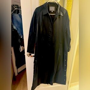BLACK TRENCH /RAIN COAT BY SAKS FIFTH AVENUE IN A SIZE OVERSIZED MEDIUM… EUC